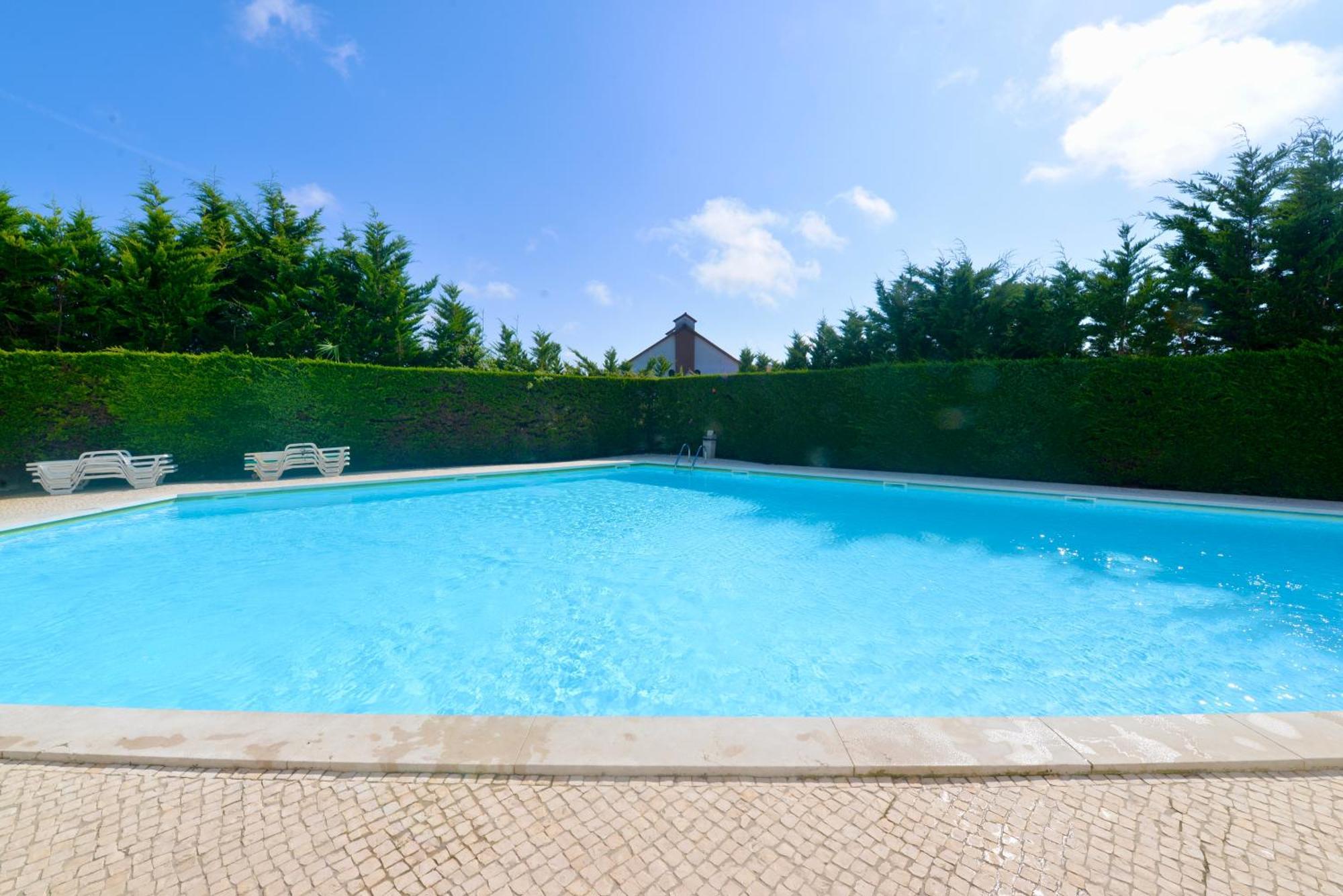 Pebble - 1 Bedroom Apartment Sleeps 5 With Pool & Tennis Court São Martinho do Porto Kültér fotó