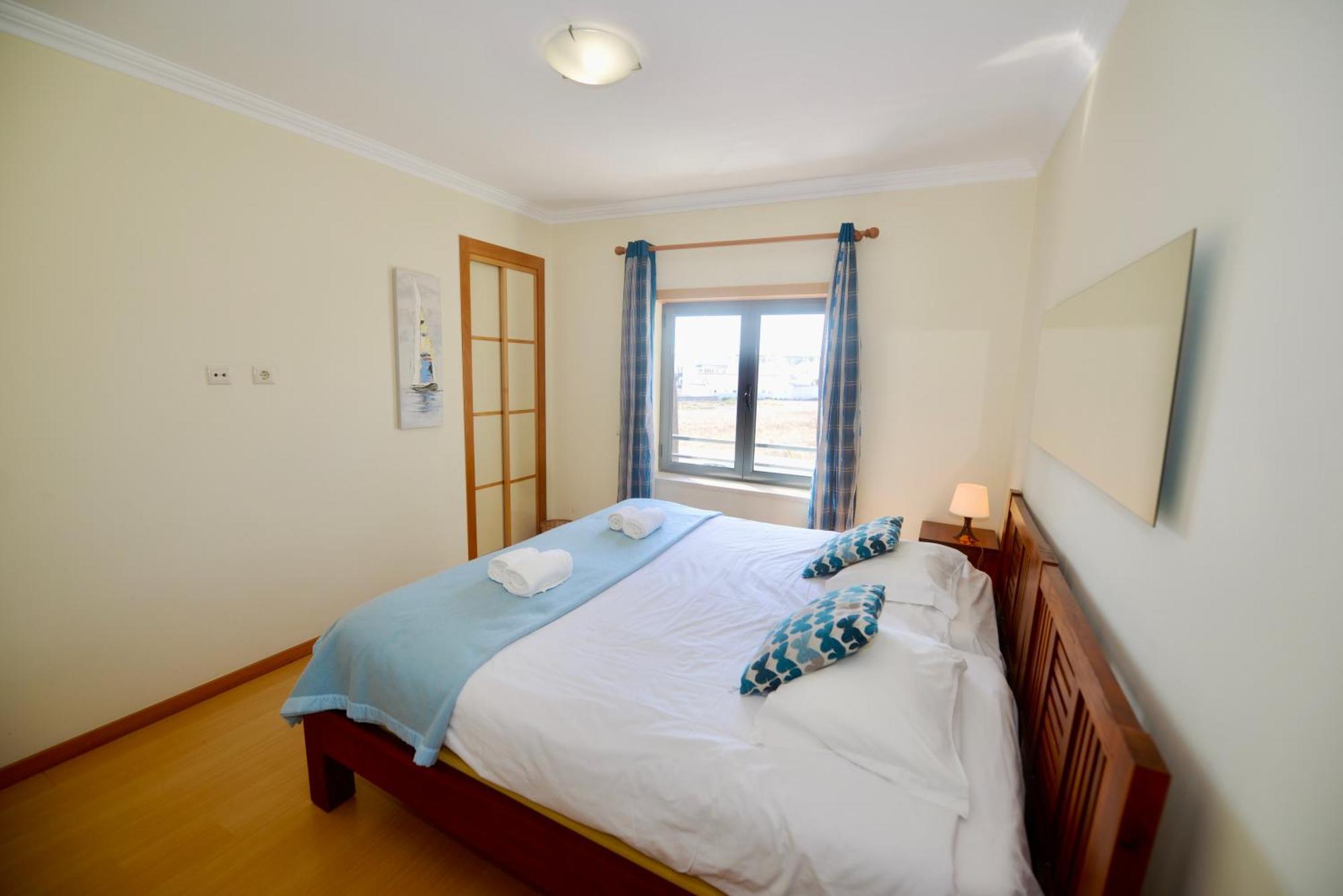 Pebble - 1 Bedroom Apartment Sleeps 5 With Pool & Tennis Court São Martinho do Porto Kültér fotó